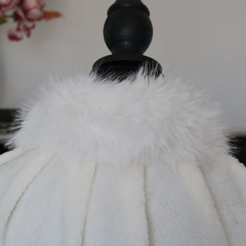 NWOT Faux fur wrap - Picture 4 of 5
